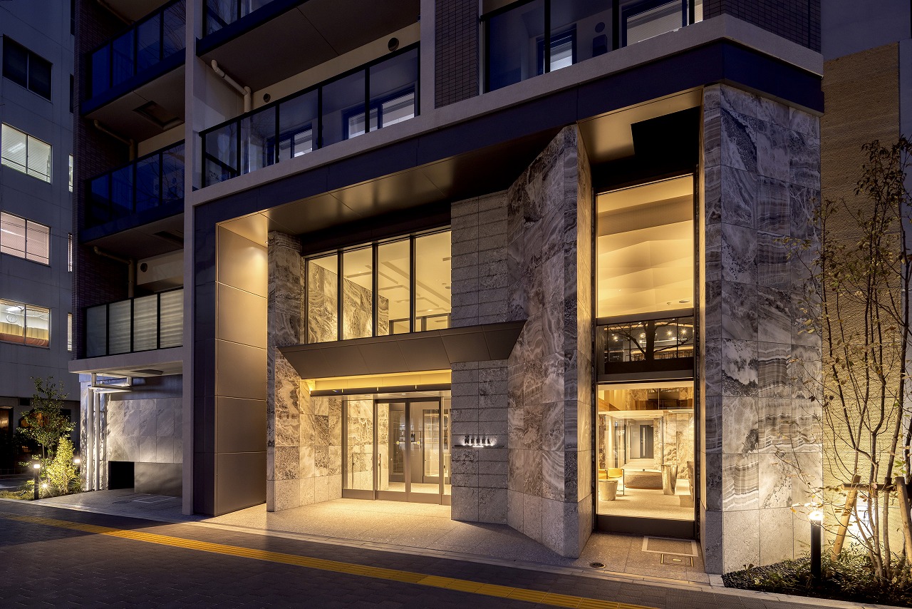 エントランスアプローチ(夕景)