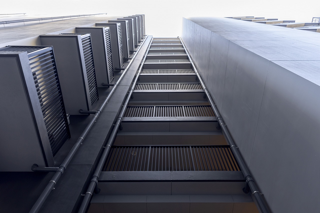 外観北面見上げ