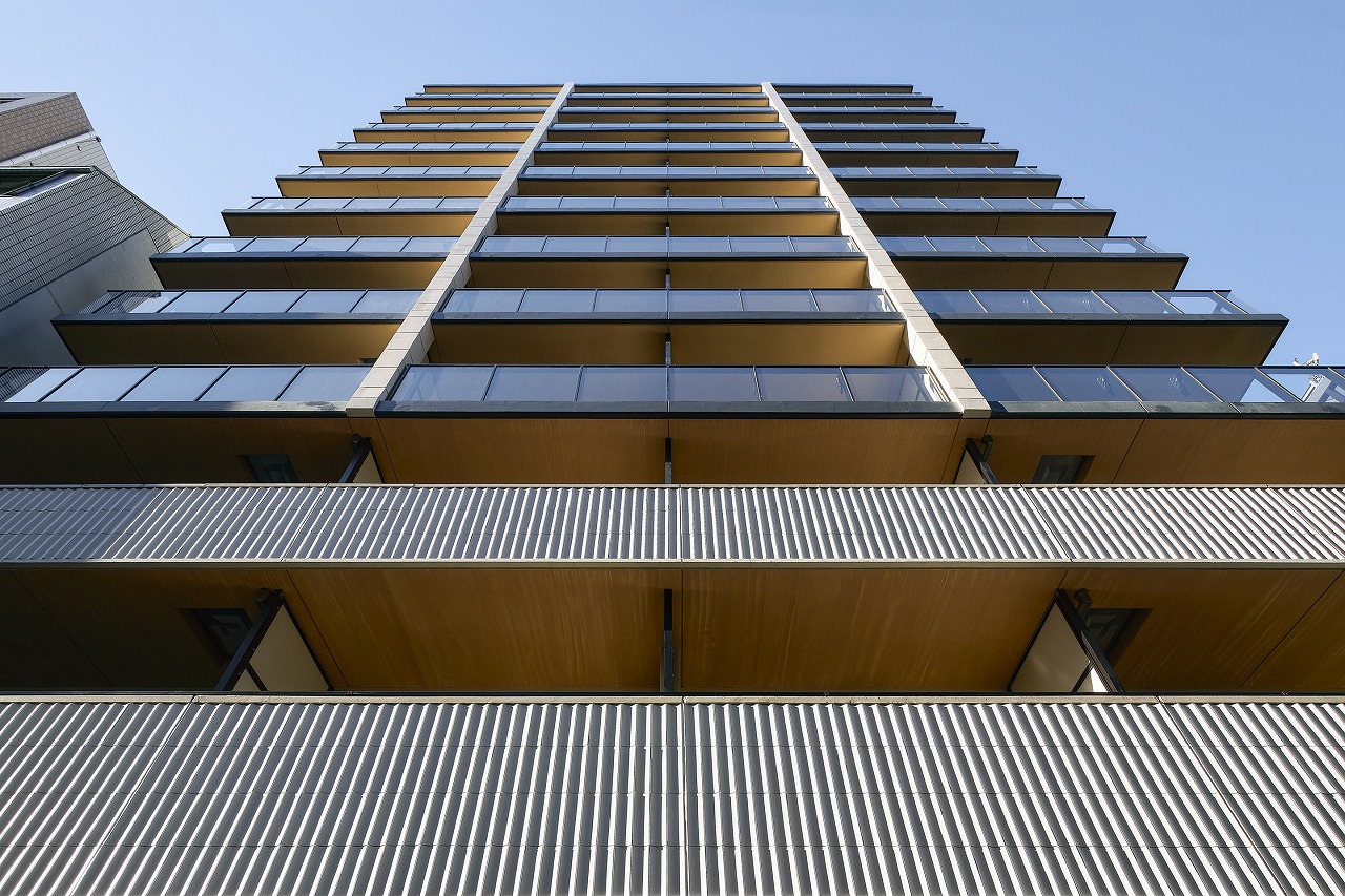 外観南面見上げ