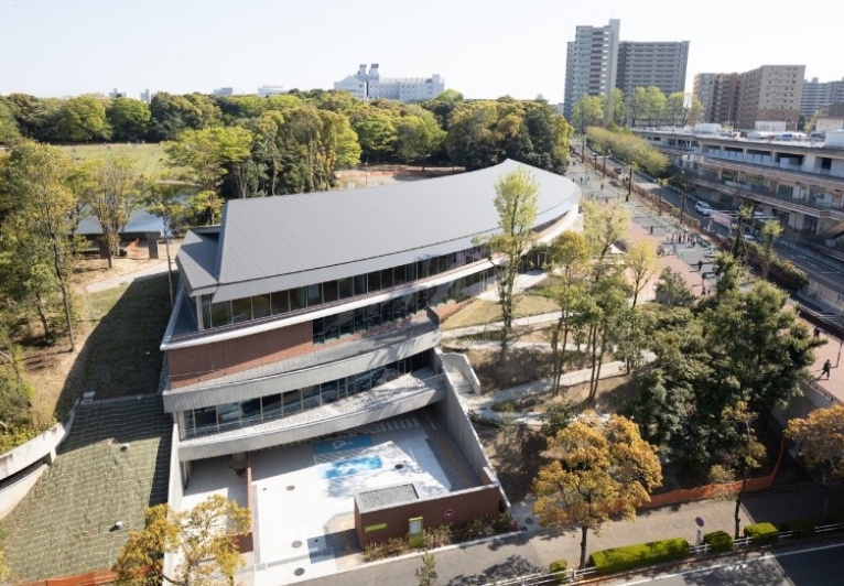 入社して最初に配属された図書館建築現場の竣工写真