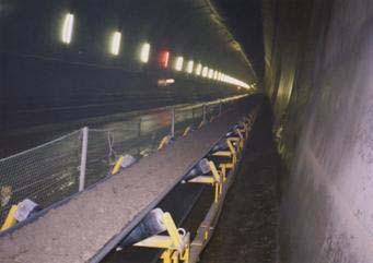 連続ベルトコンベアによる山岳トンネルの新ずり搬出システム