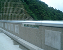 ダム天端高欄のプレキャスト工法