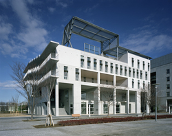 東京大学カブリ数物連携宇宙研究機構棟外観