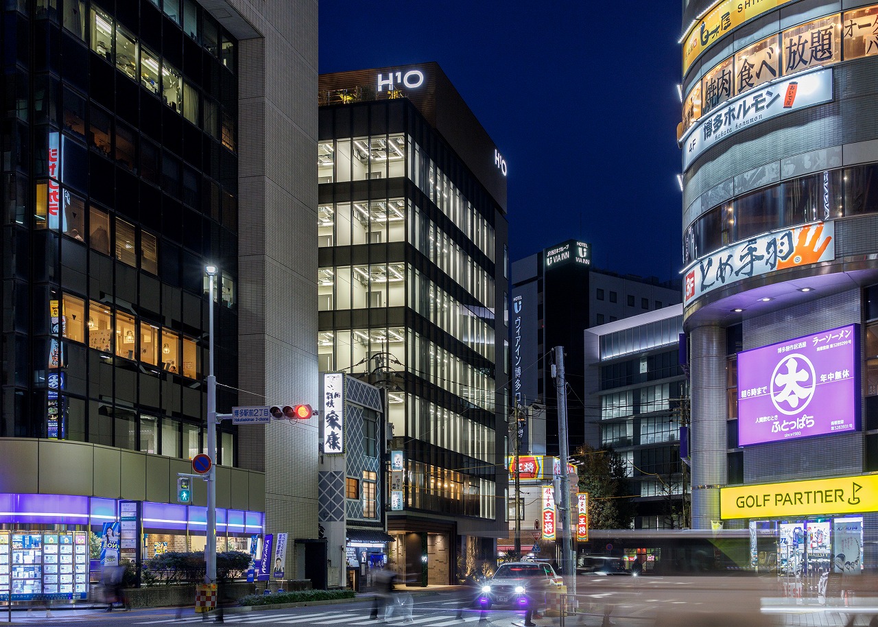 博多駅前通りより望む（夜景）