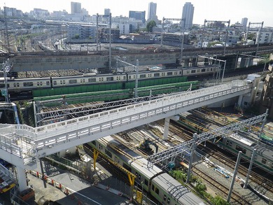 歩道橋全景