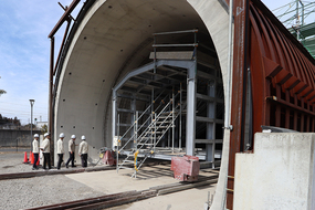 トンネルの実物大実験装置の見学①