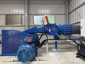 発電所内部（水車発電機）